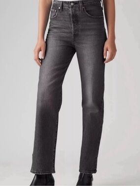 Levi’s Ribcage Straight Ankle Jeans